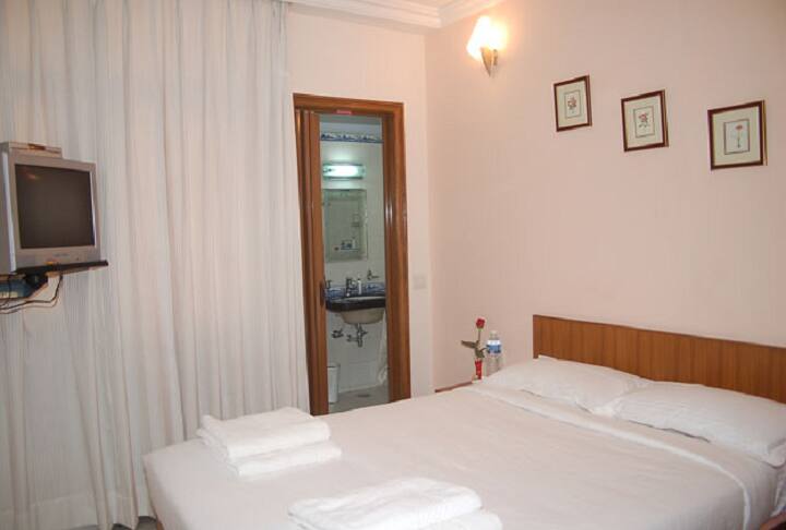 Hotel Kesar D'Villa